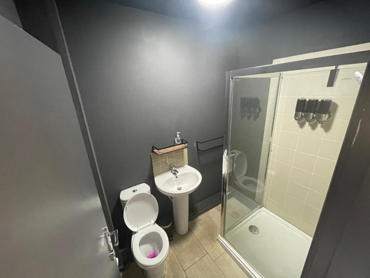 Town Center Willow Apartment - Sleeps Up To 10 - Dogs Welcome - 2 Minutes From Train Station Blackpool Exterior photo